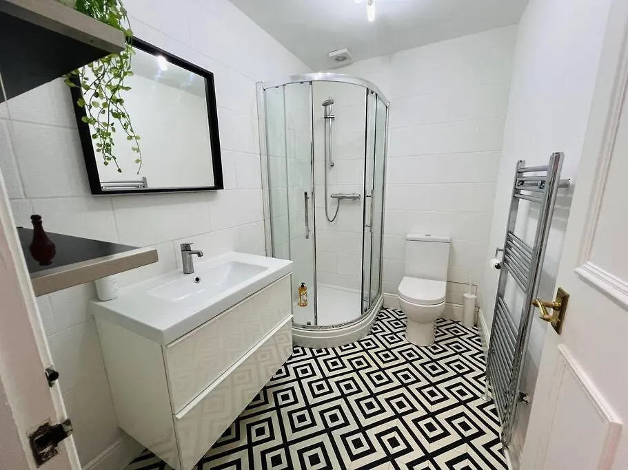 Entire Stylish Colourful Two Bed Flat In Clifton Apartment Bristol
