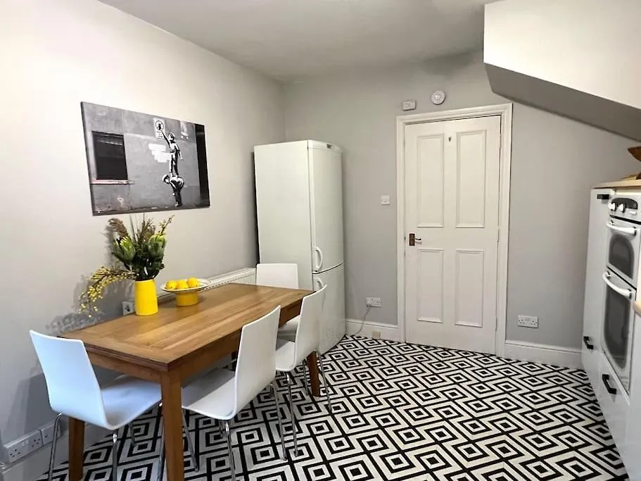 Entire Stylish Colourful Two Bed Flat In Clifton Apartment Bristol