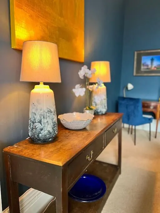 Entire Stylish Colourful Two Bed Flat In Clifton Apartment Bristol 0*,  United Kingdom