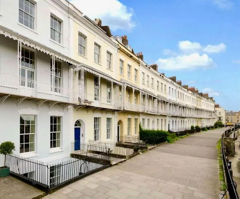 Entire Stylish Colourful Two Bed Flat In Clifton Apartment Bristol