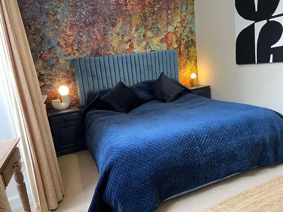 Entire Stylish Colourful Two Bed Flat In Clifton Apartment Bristol 0*,  United Kingdom